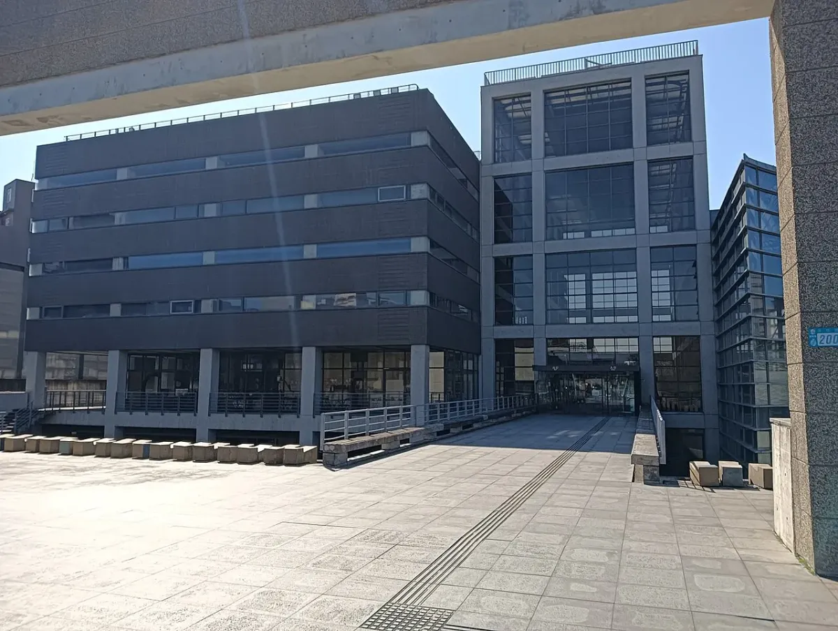 新北市立鶯歌陶瓷博物館的清水模建築外觀